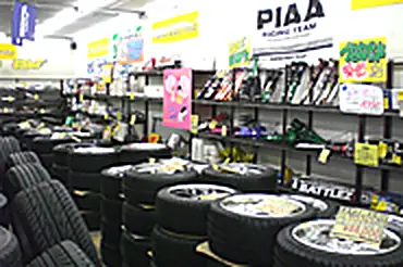 カー用品とタイヤの売り場