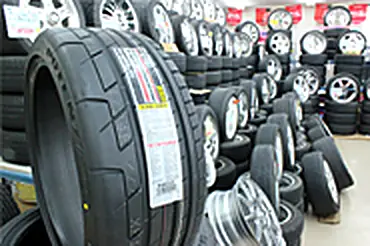 スポーツタイヤの展示